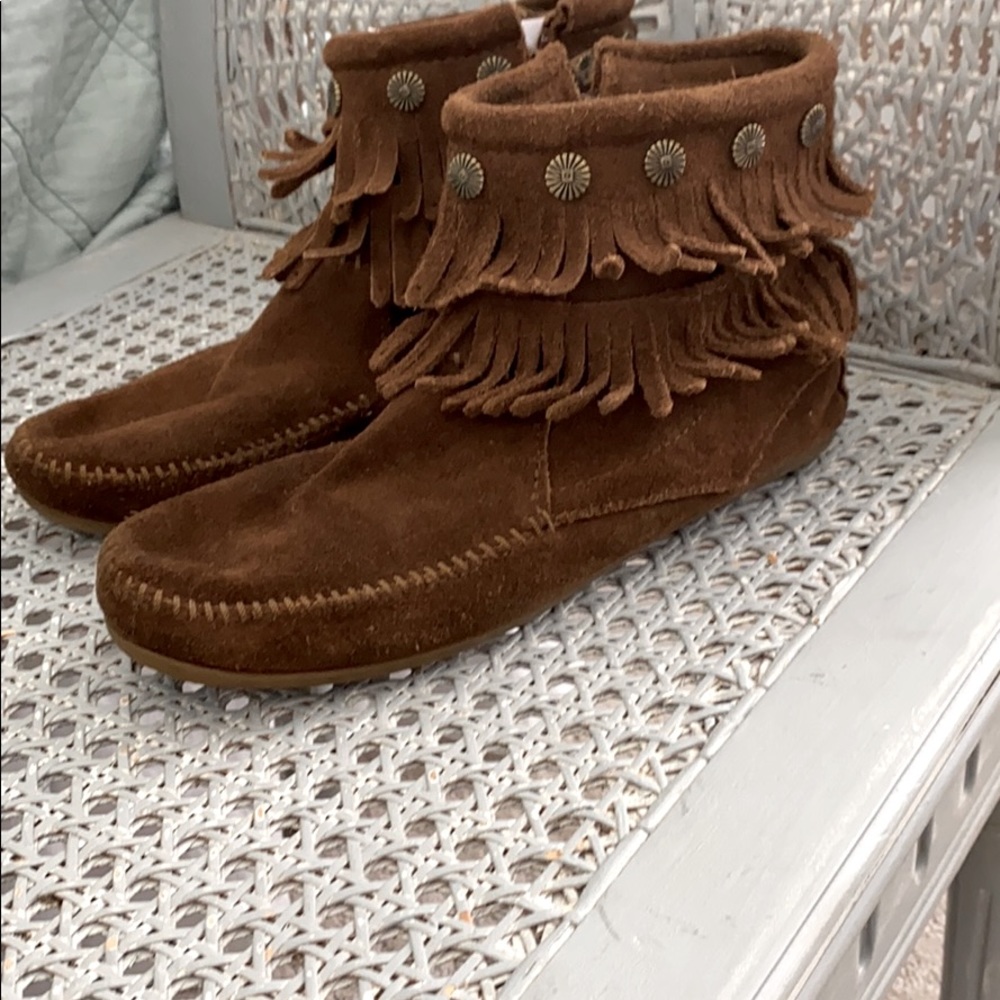 Minnetonka suede ankle boot size 8